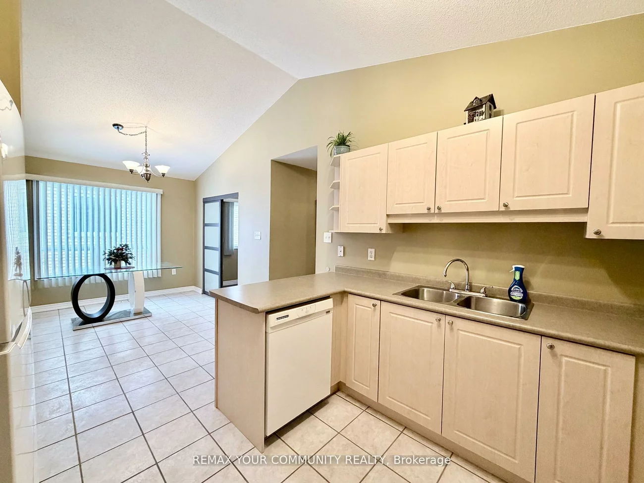 20, Veseli, Bradford, Bradford West Gwillimbury