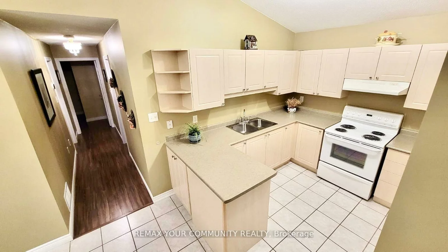 20, Veseli, Bradford, Bradford West Gwillimbury