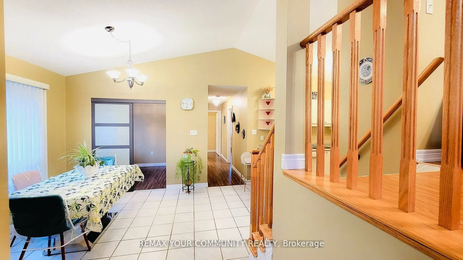 20, Veseli, Bradford, Bradford West Gwillimbury