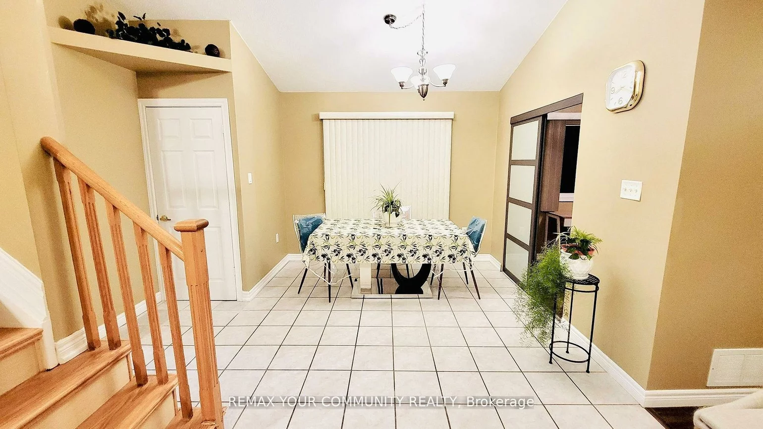 20, Veseli, Bradford, Bradford West Gwillimbury