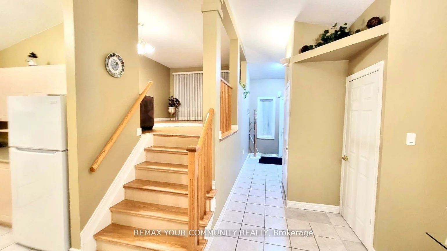 20, Veseli, Bradford, Bradford West Gwillimbury
