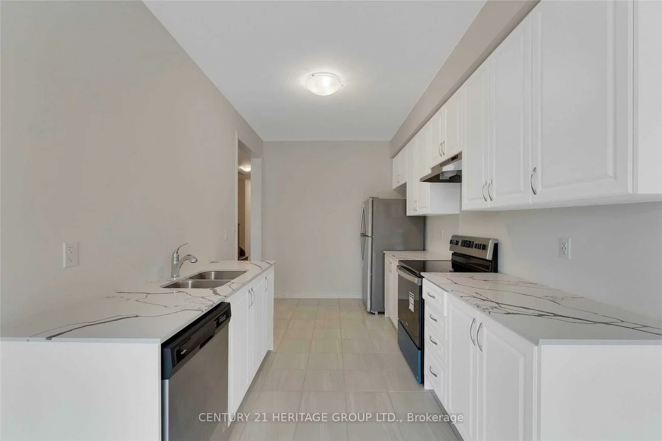 82, Ferragine, Bradford, Bradford West Gwillimbury