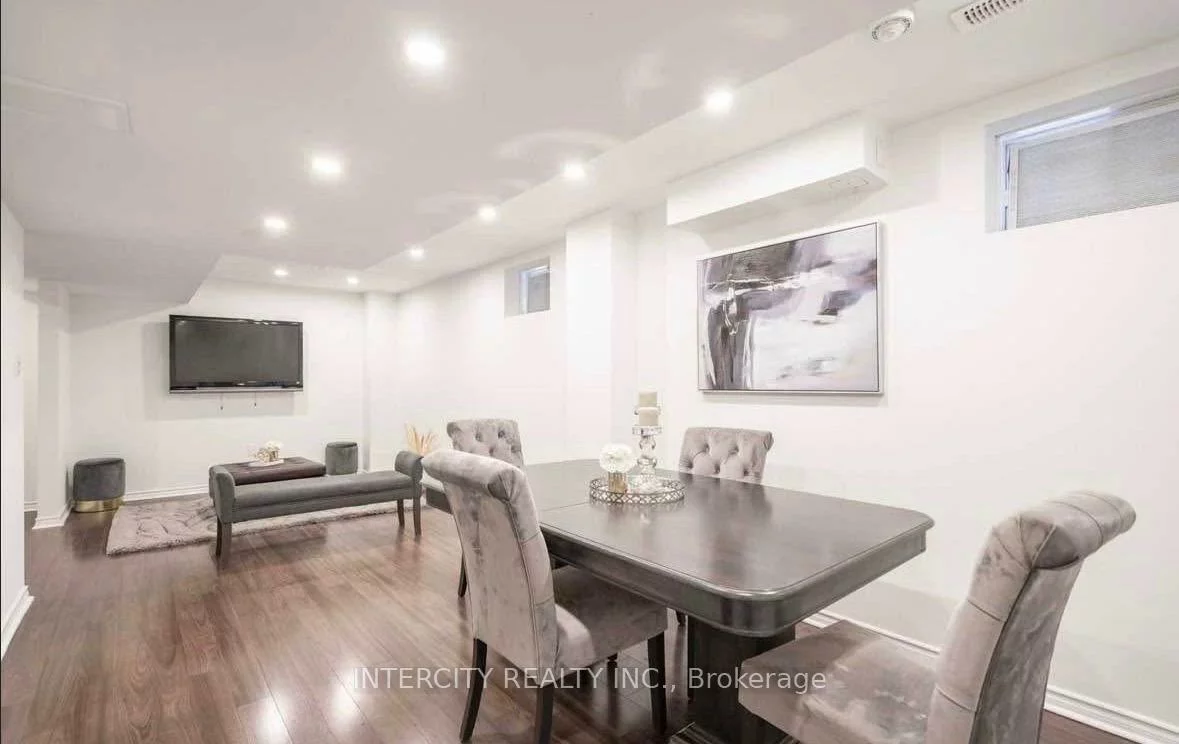 201, Romanelli, Bradford, Bradford West Gwillimbury