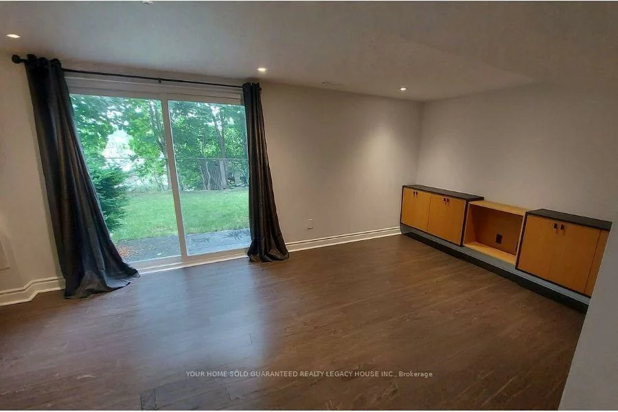 406, Orsi, Bradford, Bradford West Gwillimbury