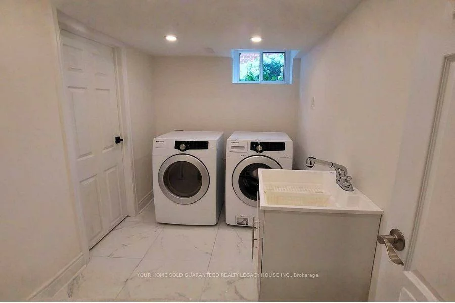406, Orsi, Bradford, Bradford West Gwillimbury