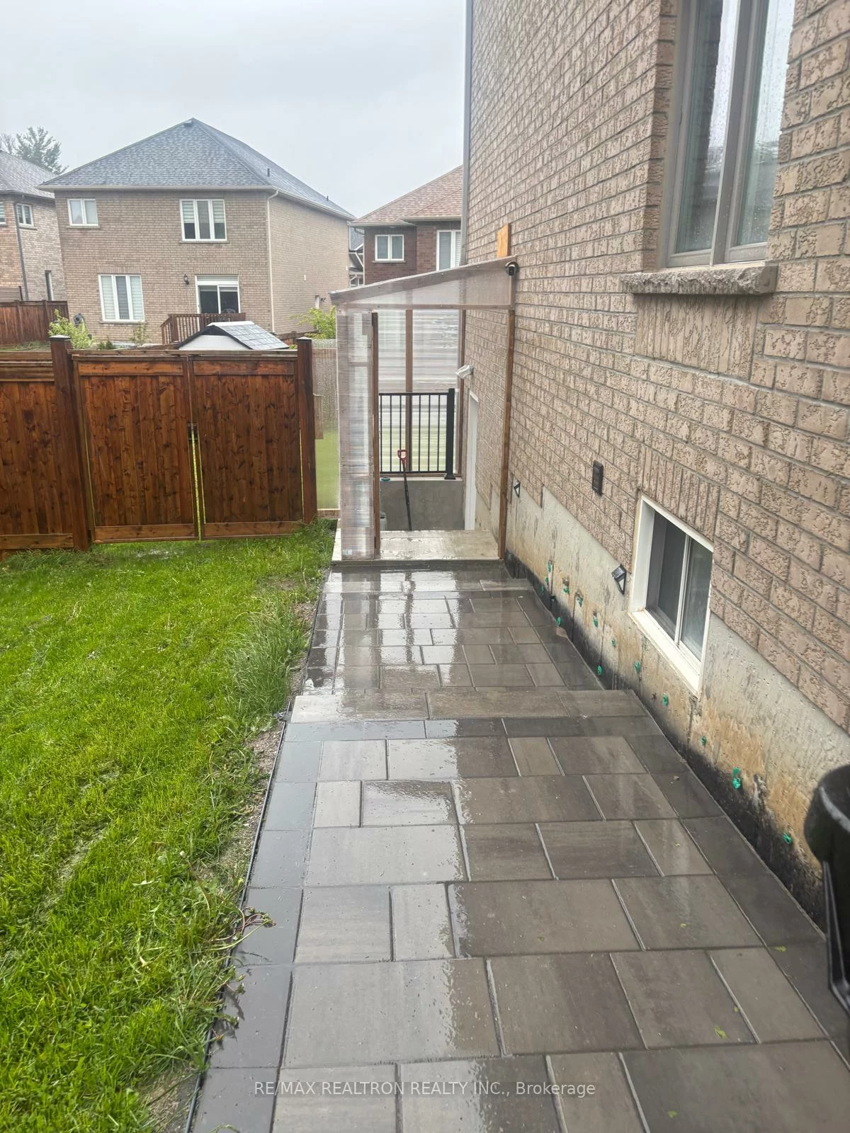 101, Milby, Bradford, Bradford West Gwillimbury