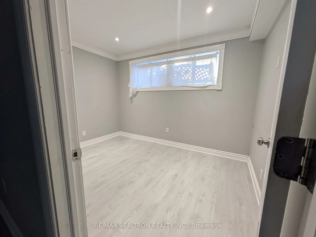 48, Imperial, Bradford, Bradford West Gwillimbury