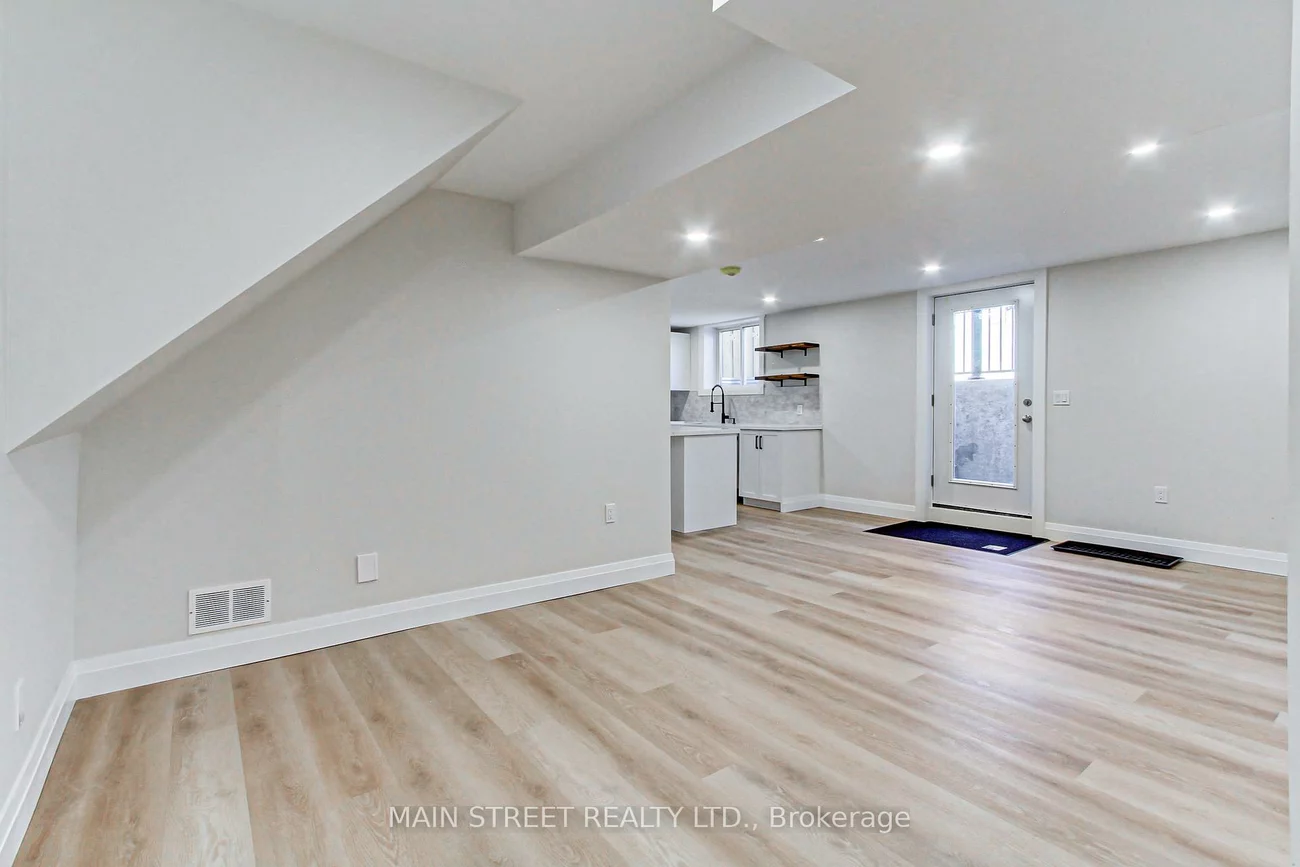 4, Carrington, Bradford, Bradford West Gwillimbury