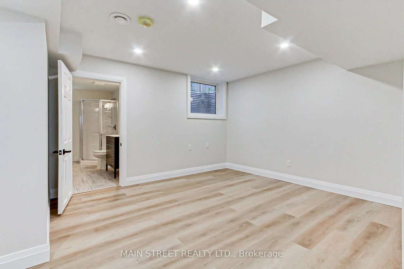 4, Carrington, Bradford, Bradford West Gwillimbury