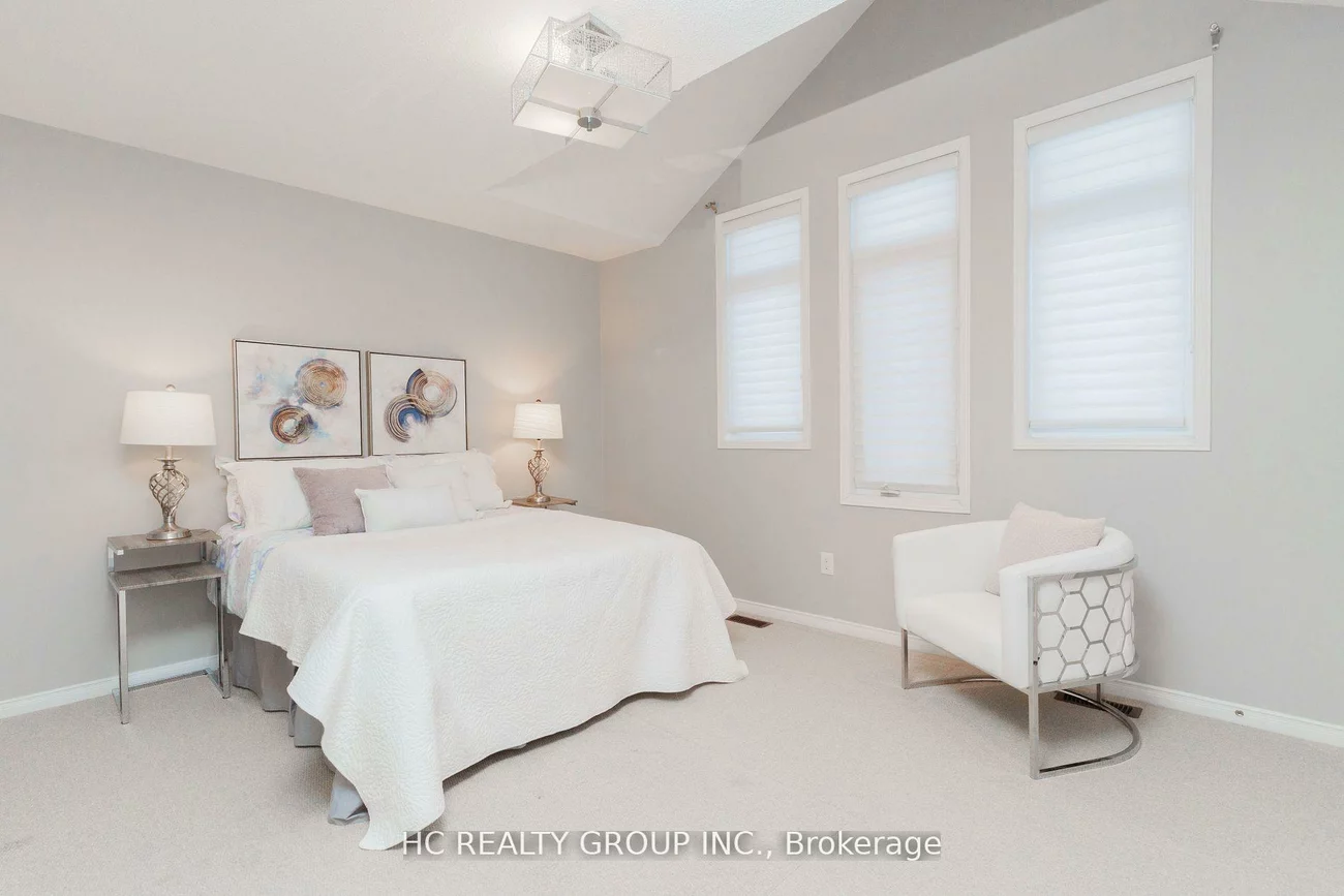 215, Armstrong, Bradford, Bradford West Gwillimbury