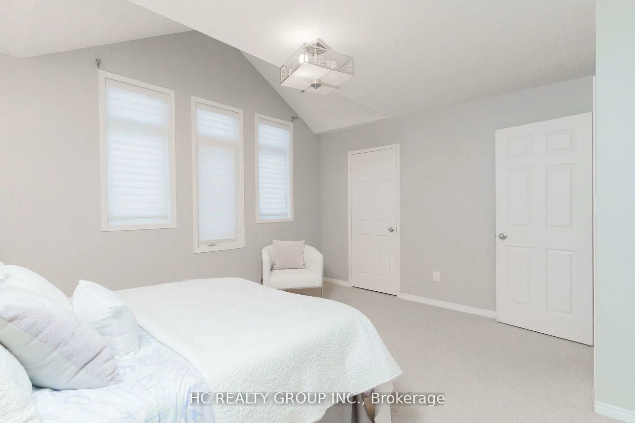 215, Armstrong, Bradford, Bradford West Gwillimbury