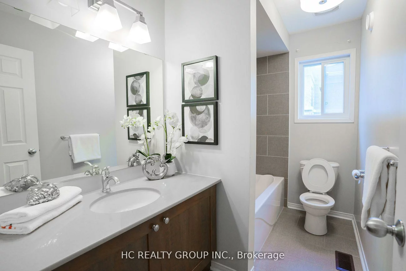 215, Armstrong, Bradford, Bradford West Gwillimbury