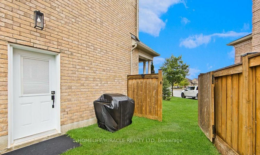 75, Jewelwing, Bradford, Bradford West Gwillimbury