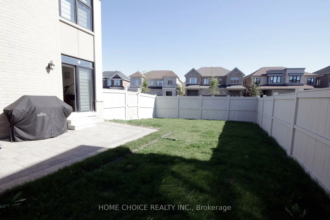 32, Ferragine, Bradford, Bradford West Gwillimbury