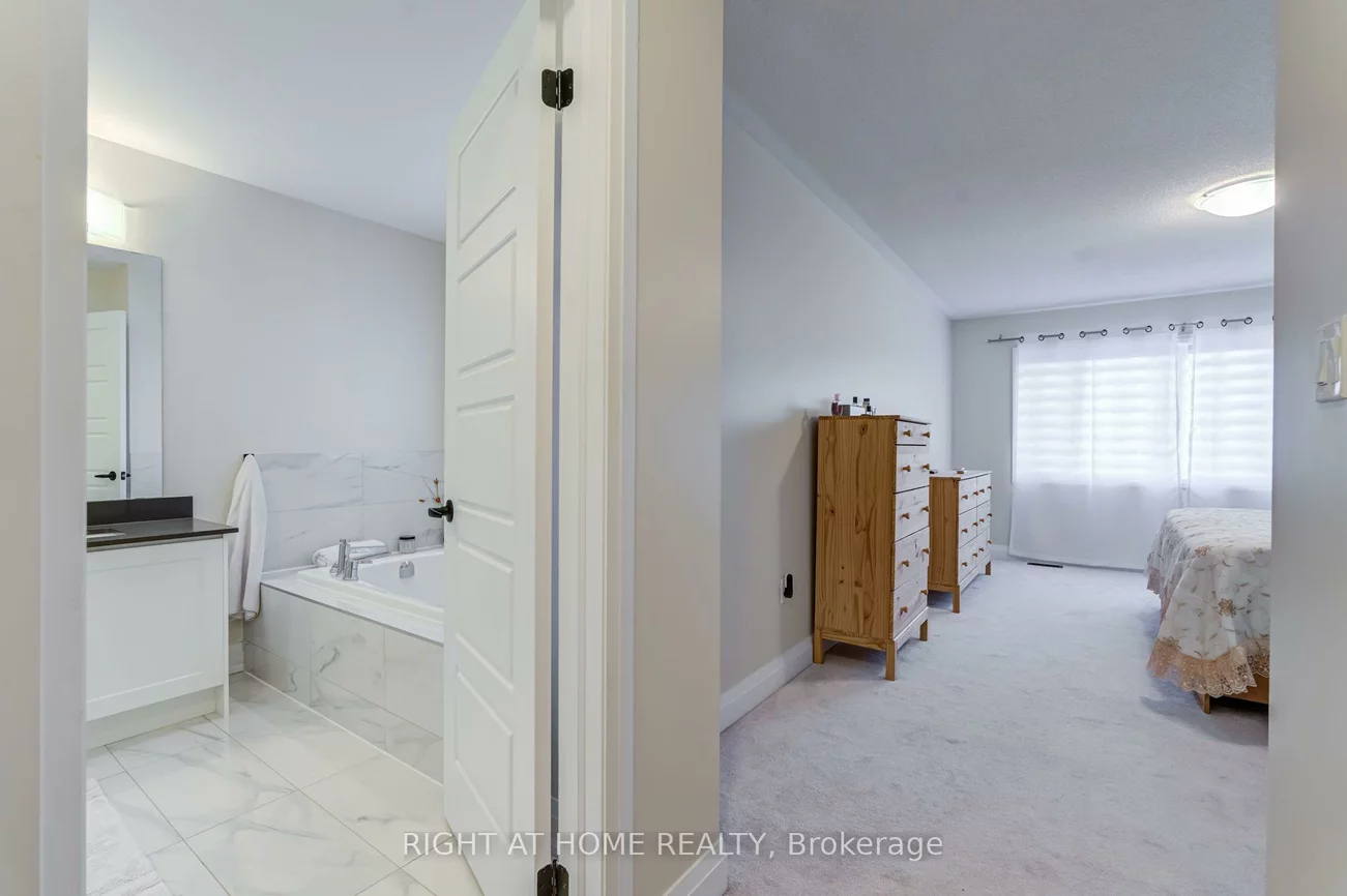 70, Westlake, Bradford, Bradford West Gwillimbury