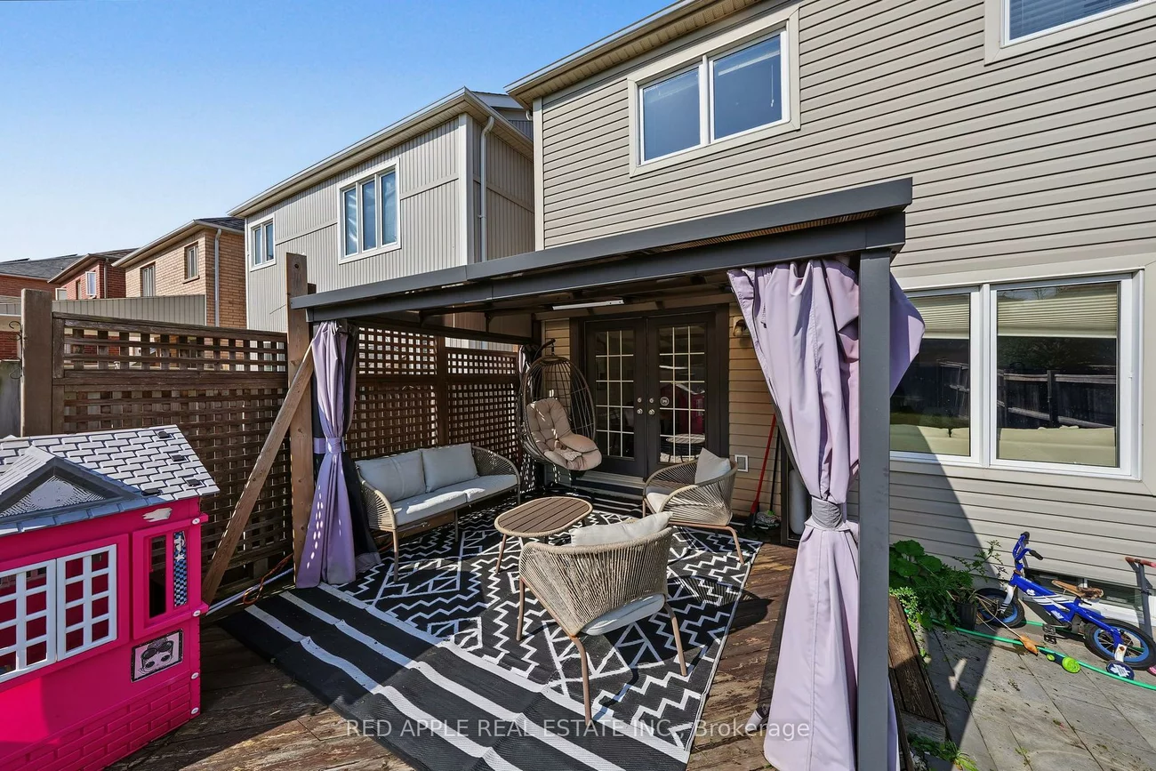 17, Booth, Bradford, Bradford West Gwillimbury