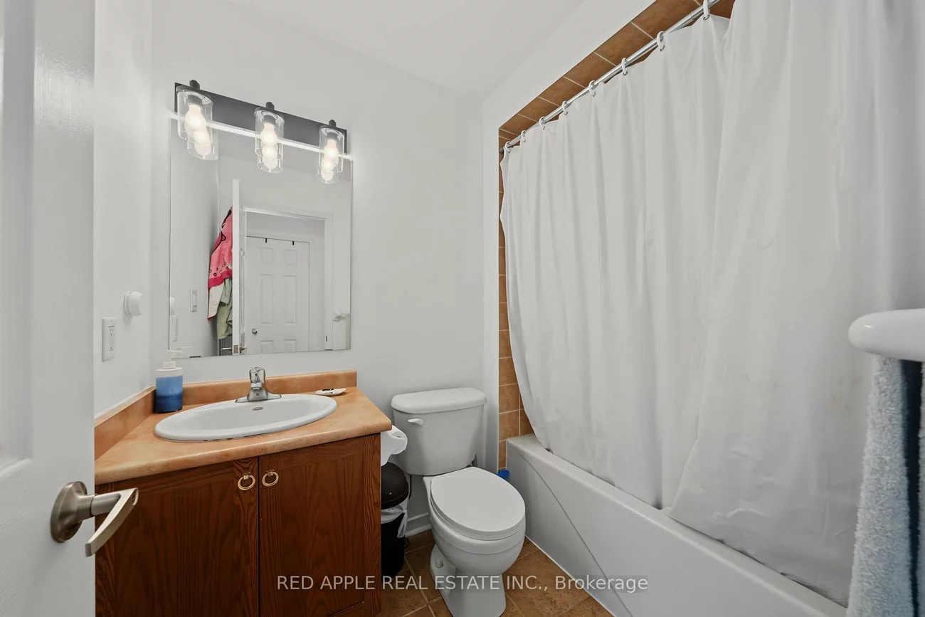 17, Booth, Bradford, Bradford West Gwillimbury