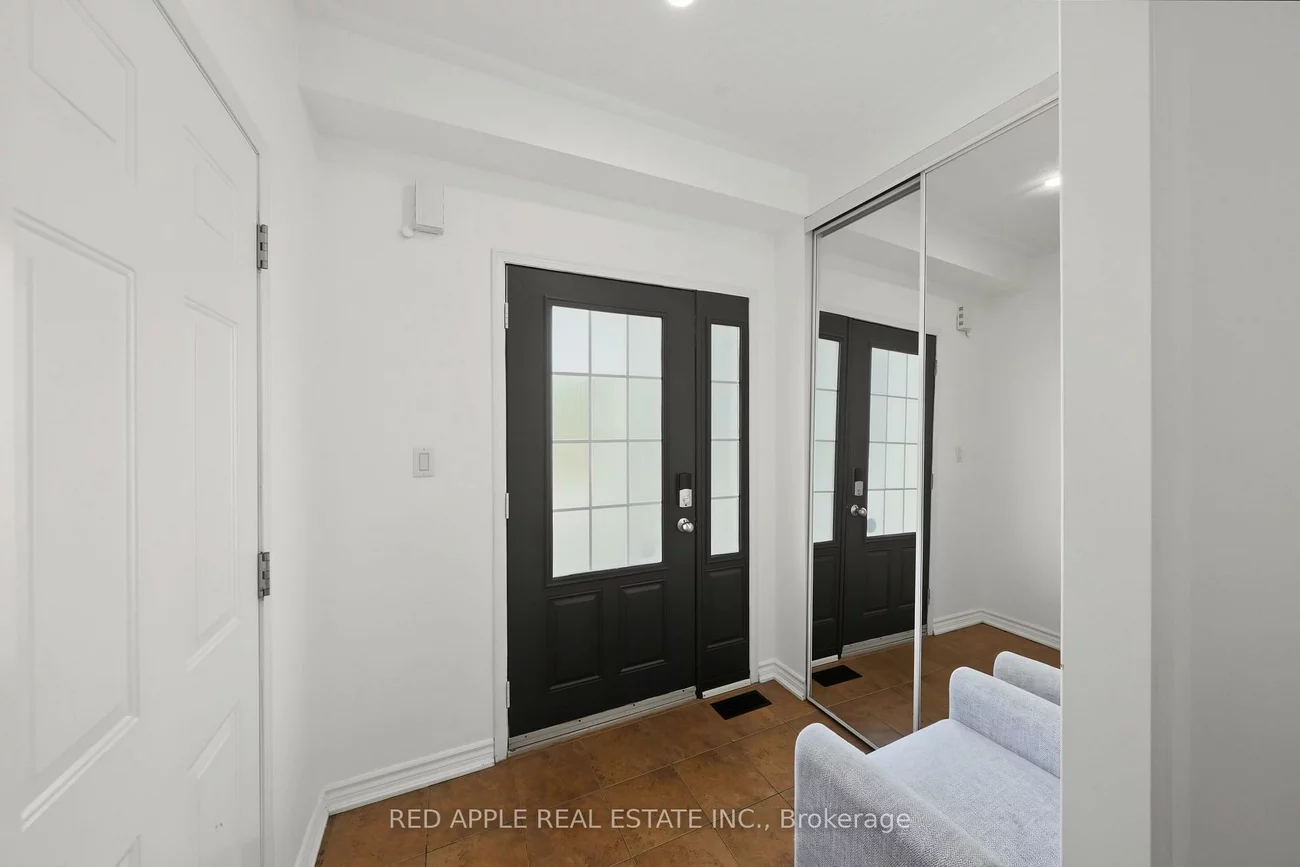 17, Booth, Bradford, Bradford West Gwillimbury