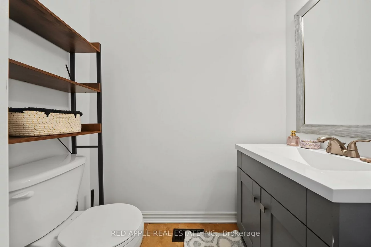 17, Booth, Bradford, Bradford West Gwillimbury
