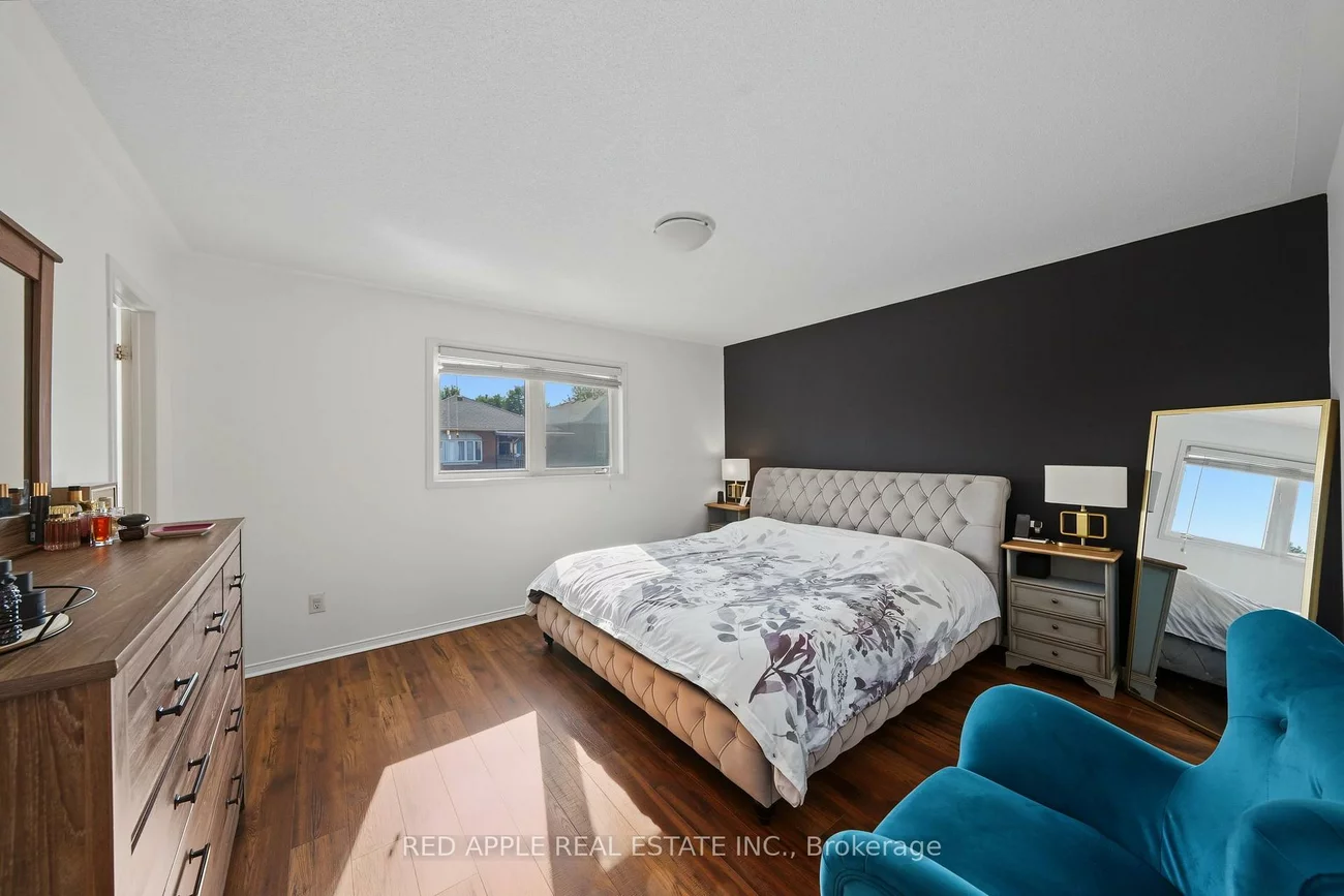 17, Booth, Bradford, Bradford West Gwillimbury