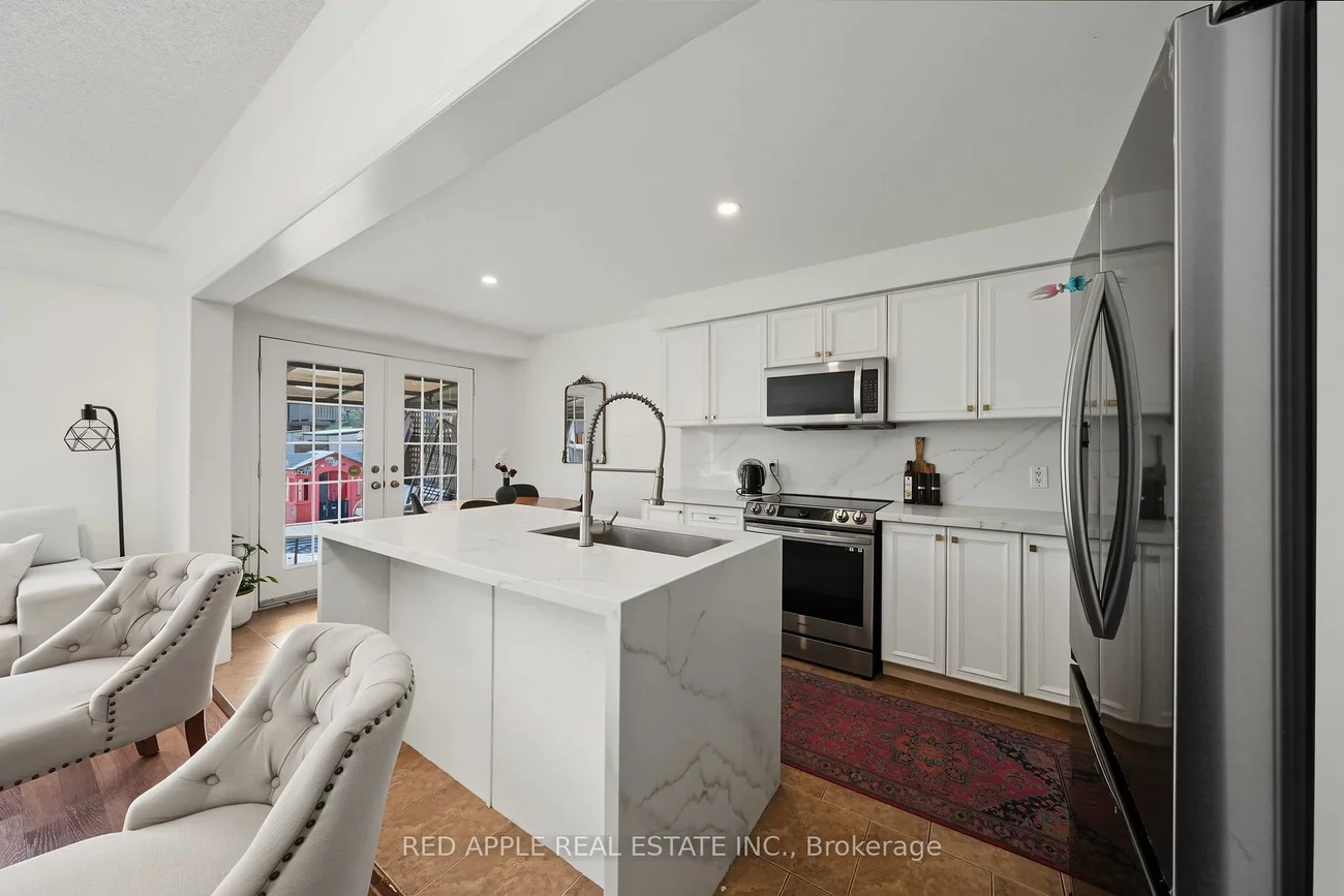 17, Booth, Bradford, Bradford West Gwillimbury