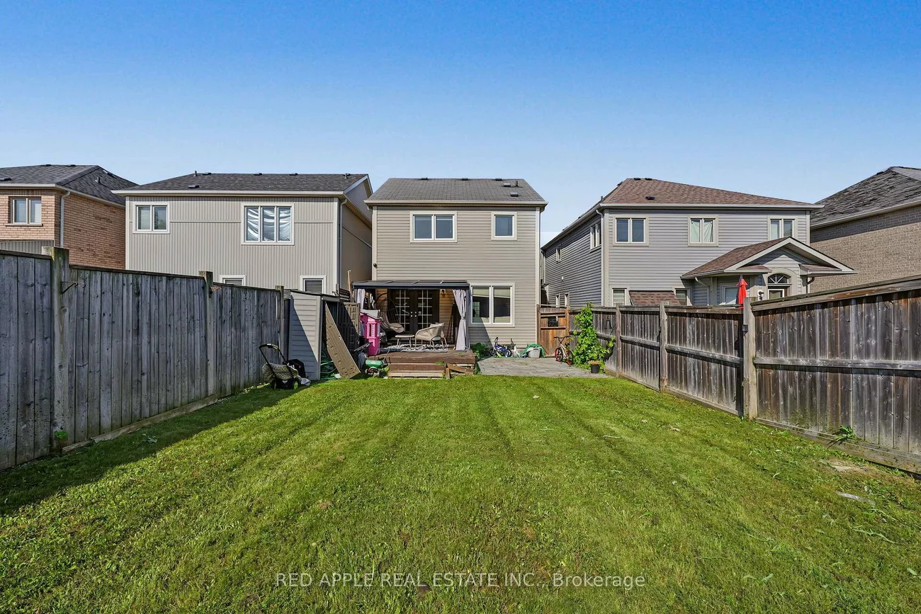 17, Booth, Bradford, Bradford West Gwillimbury