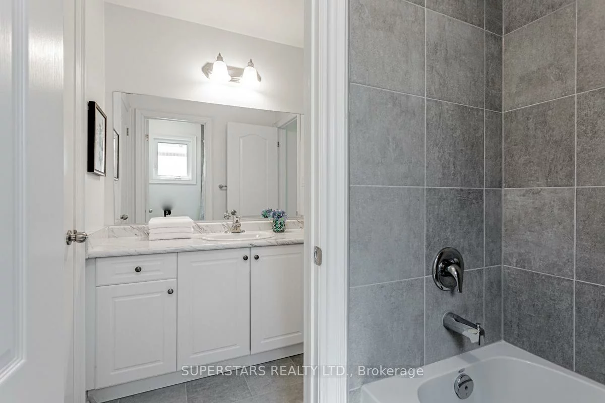 11, Empire, Bradford, Bradford West Gwillimbury