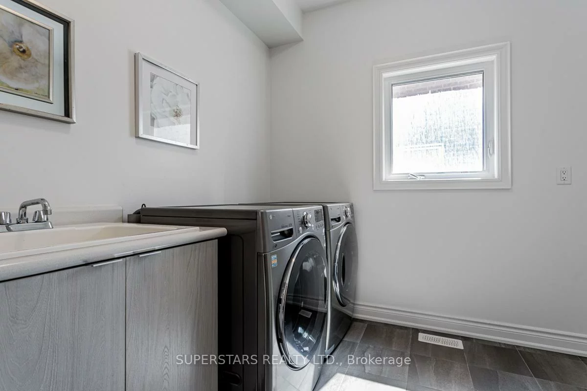 11, Empire, Bradford, Bradford West Gwillimbury