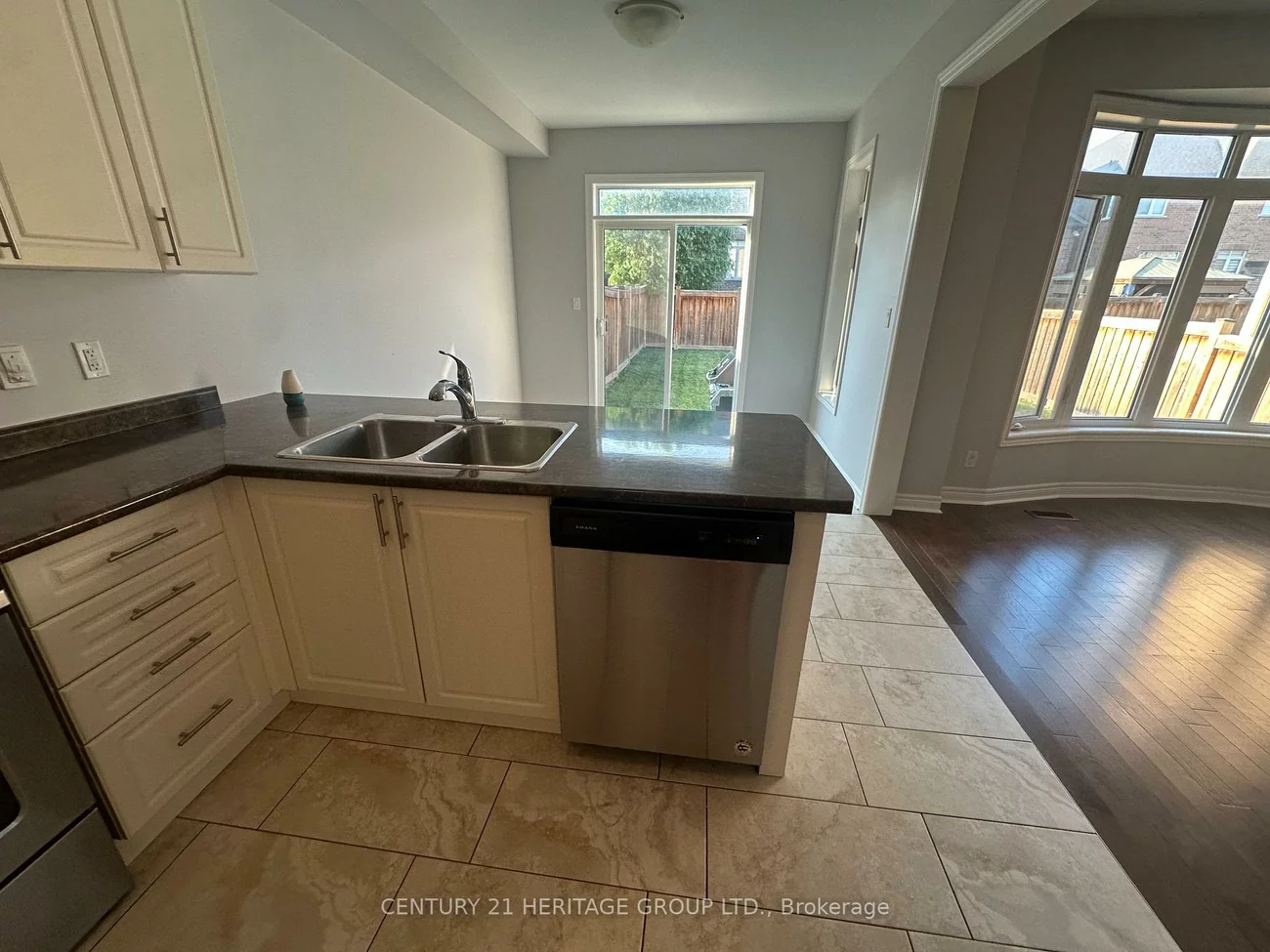 99, Cayton, Bradford, Bradford West Gwillimbury