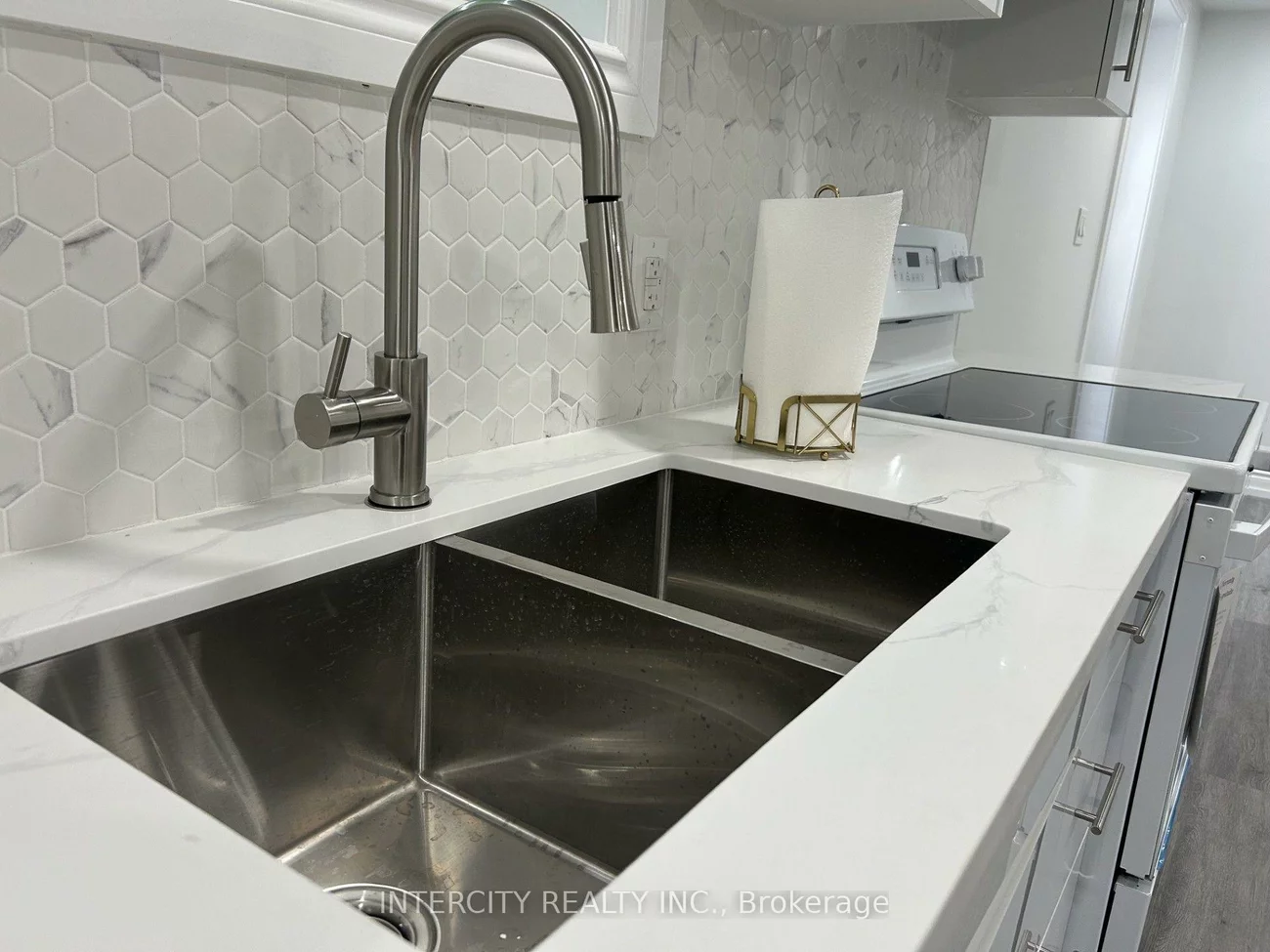 7, Empire, Bradford, Bradford West Gwillimbury