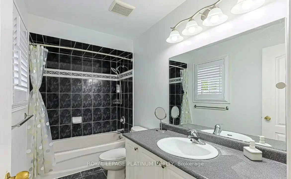 24, Smith, Bradford, Bradford West Gwillimbury