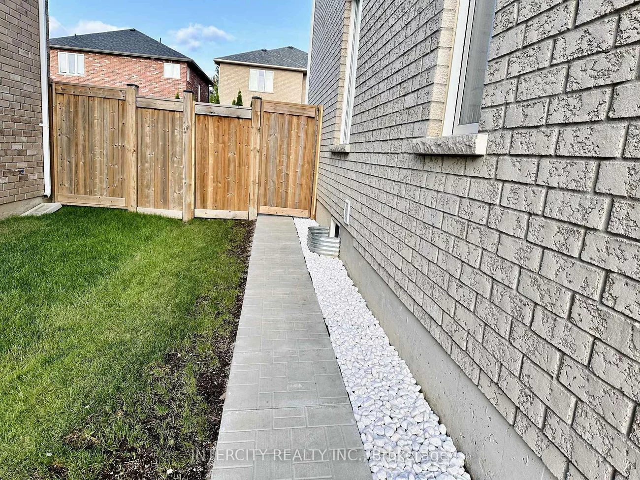 77, Romanelli, Bradford, Bradford West Gwillimbury
