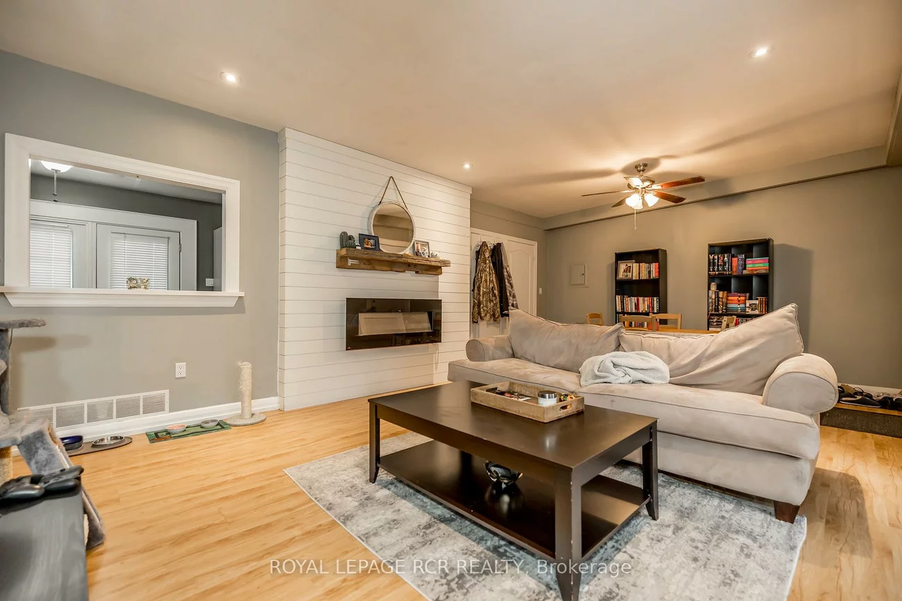 22, Centre, Bradford, Bradford West Gwillimbury