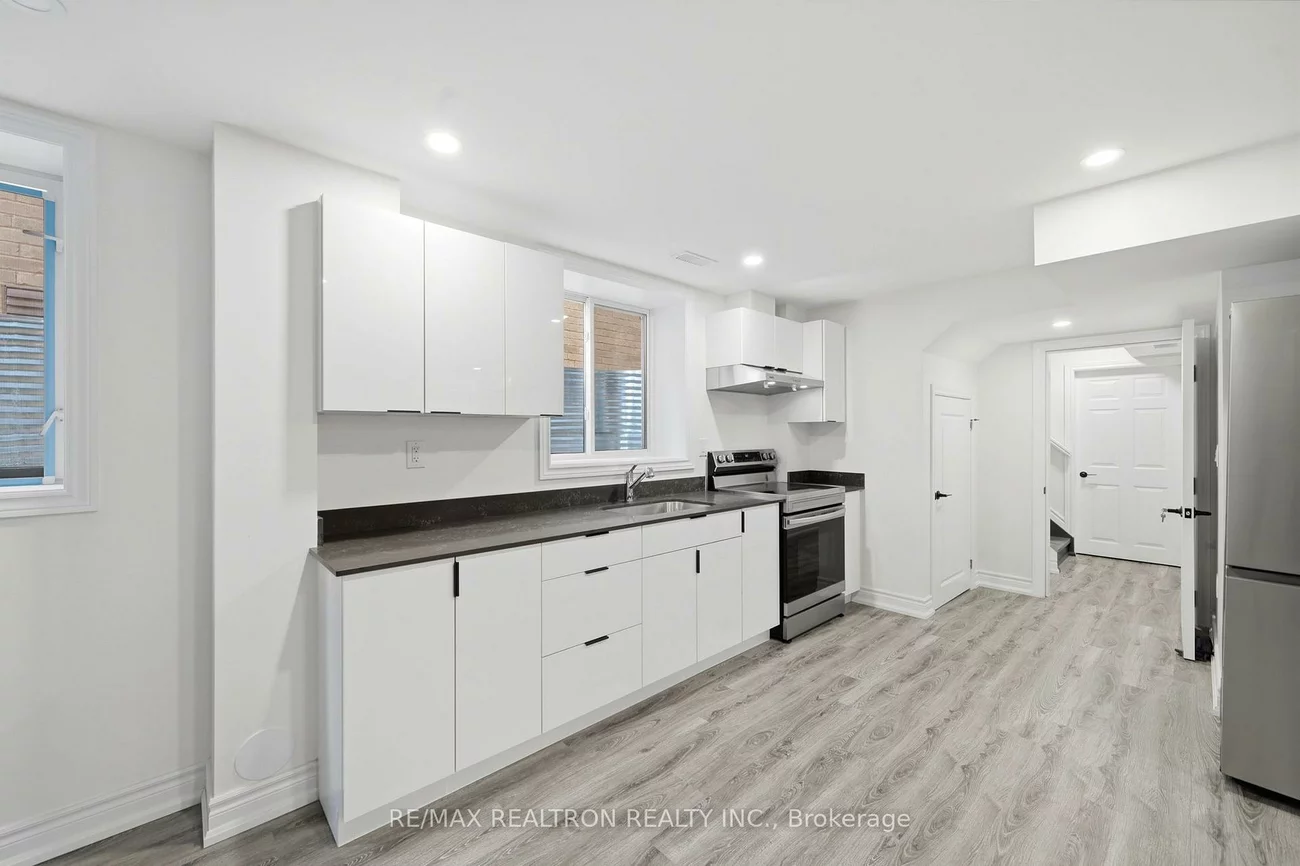 55, Bartram, Bradford, Bradford West Gwillimbury