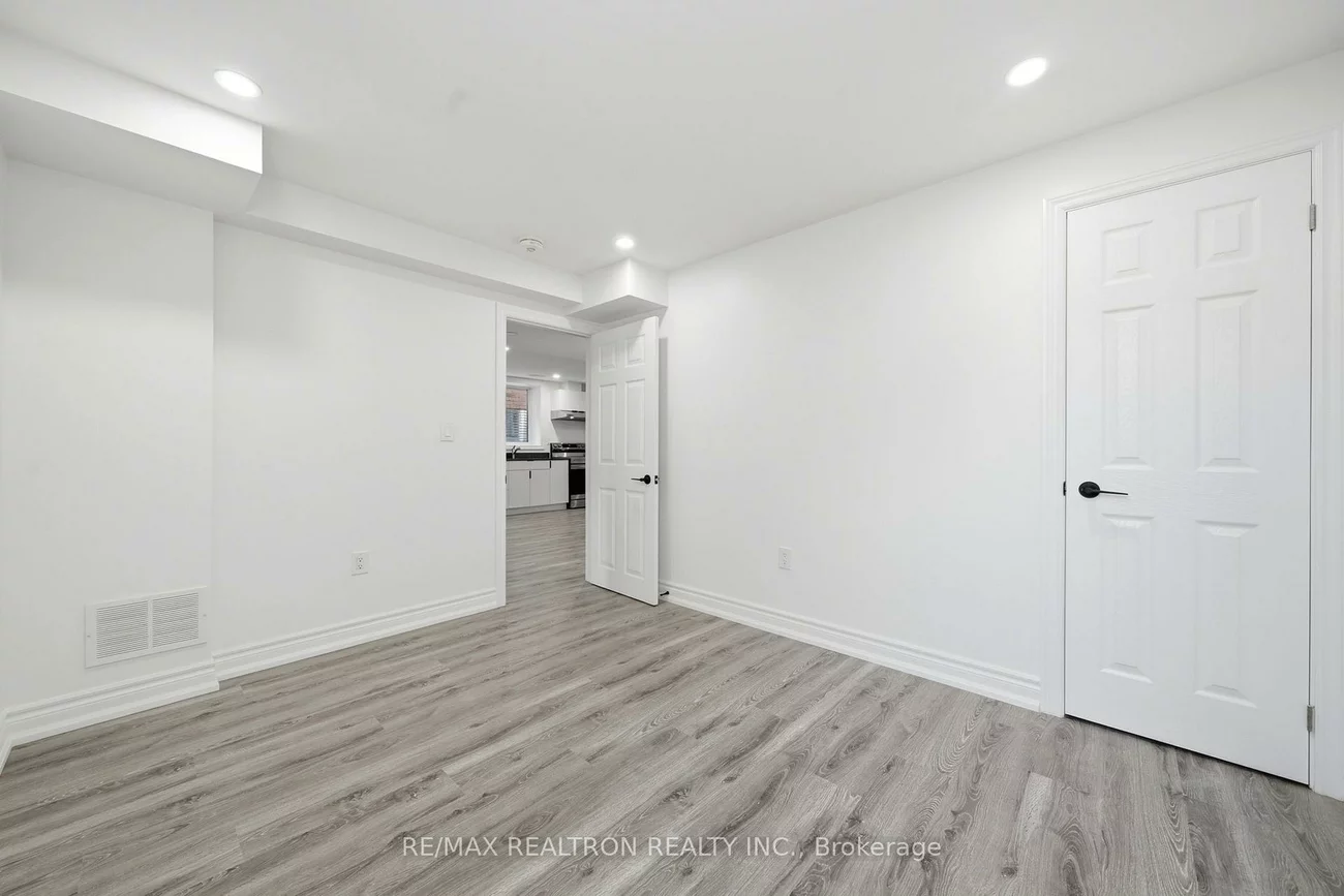 55, Bartram, Bradford, Bradford West Gwillimbury