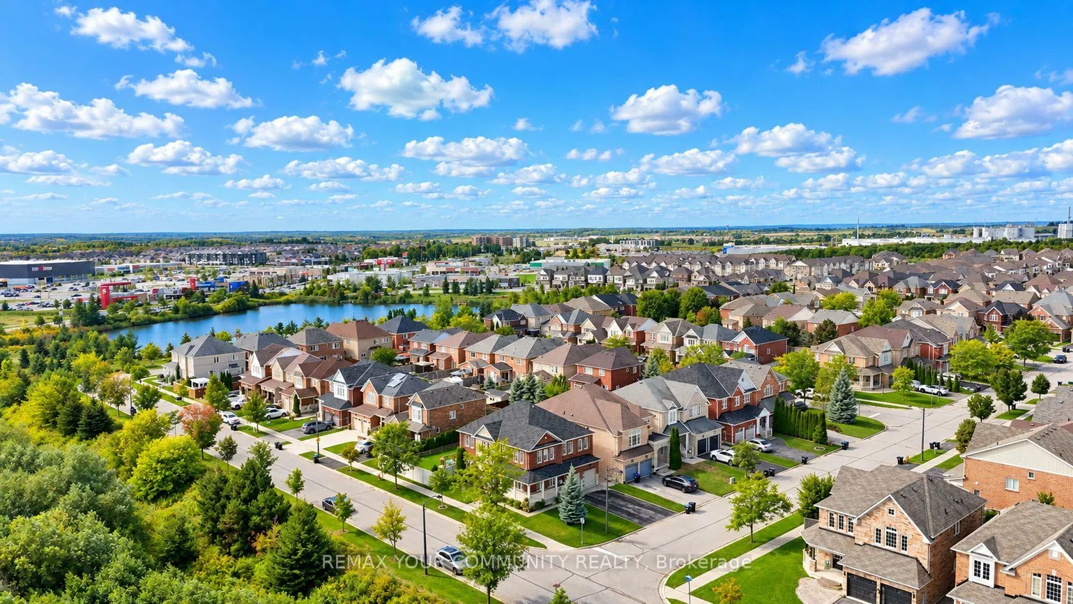 112, Downy Emerald, Bradford, Bradford West Gwillimbury