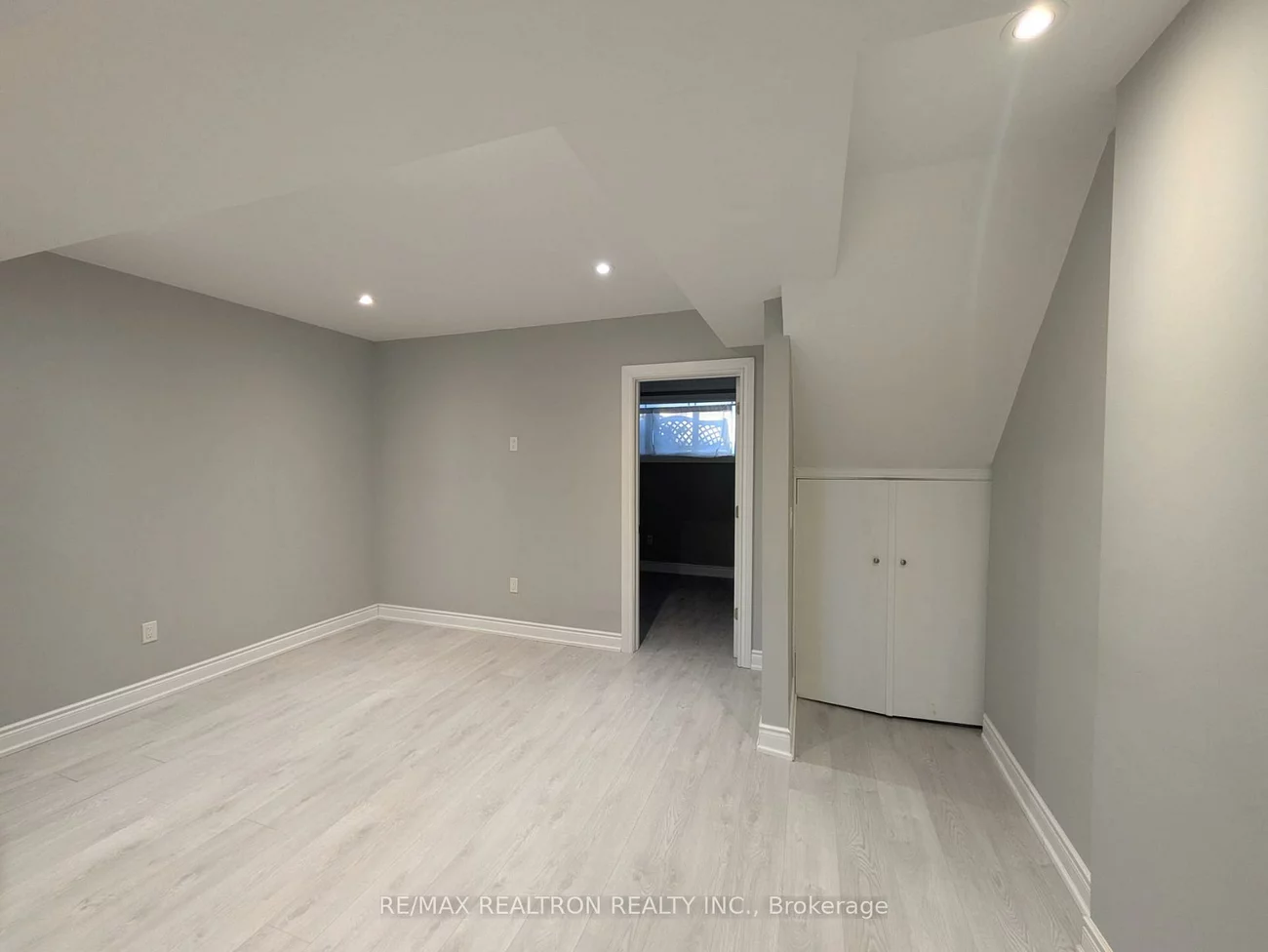 48, Imperial, Bradford, Bradford West Gwillimbury