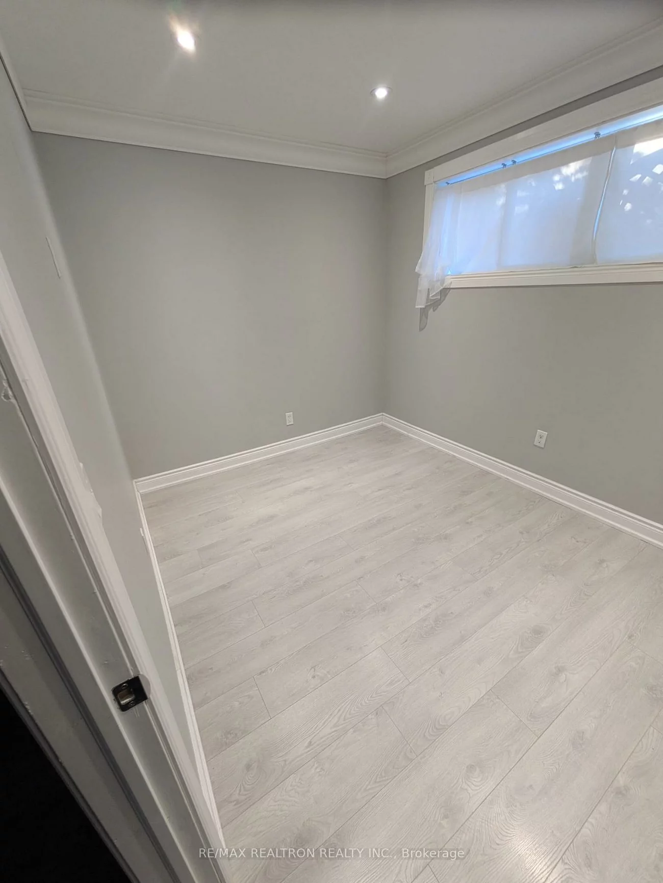 48, Imperial, Bradford, Bradford West Gwillimbury