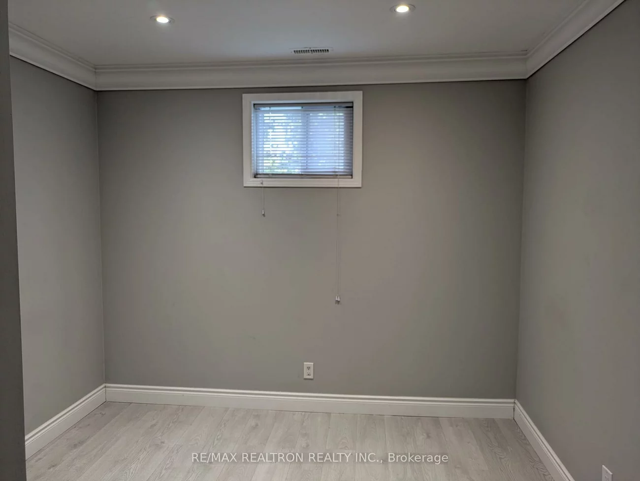 48, Imperial, Bradford, Bradford West Gwillimbury