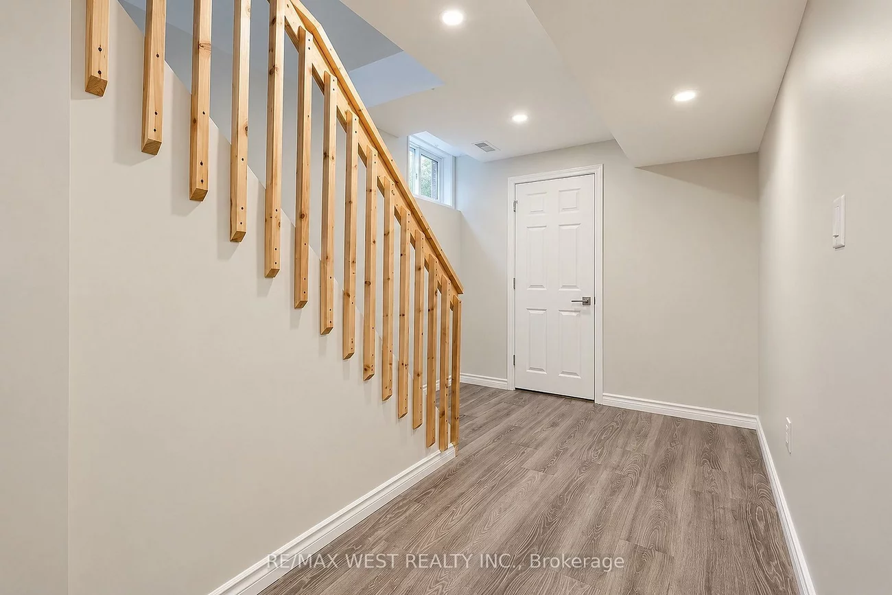 70, Breeze, Bradford, Bradford West Gwillimbury
