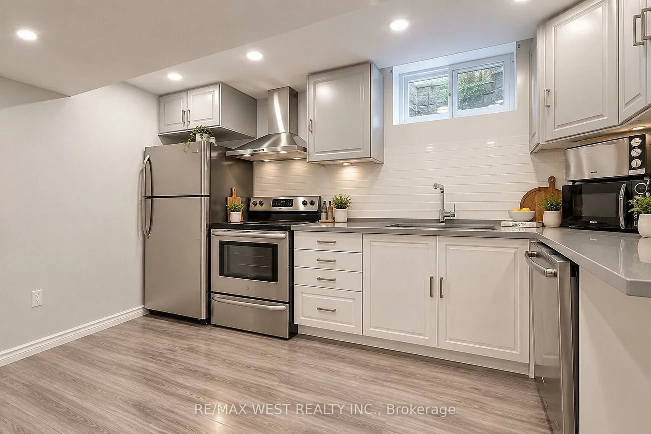 70, Breeze, Bradford, Bradford West Gwillimbury