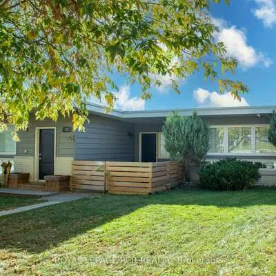 22, Centre, Bradford, Bradford West Gwillimbury