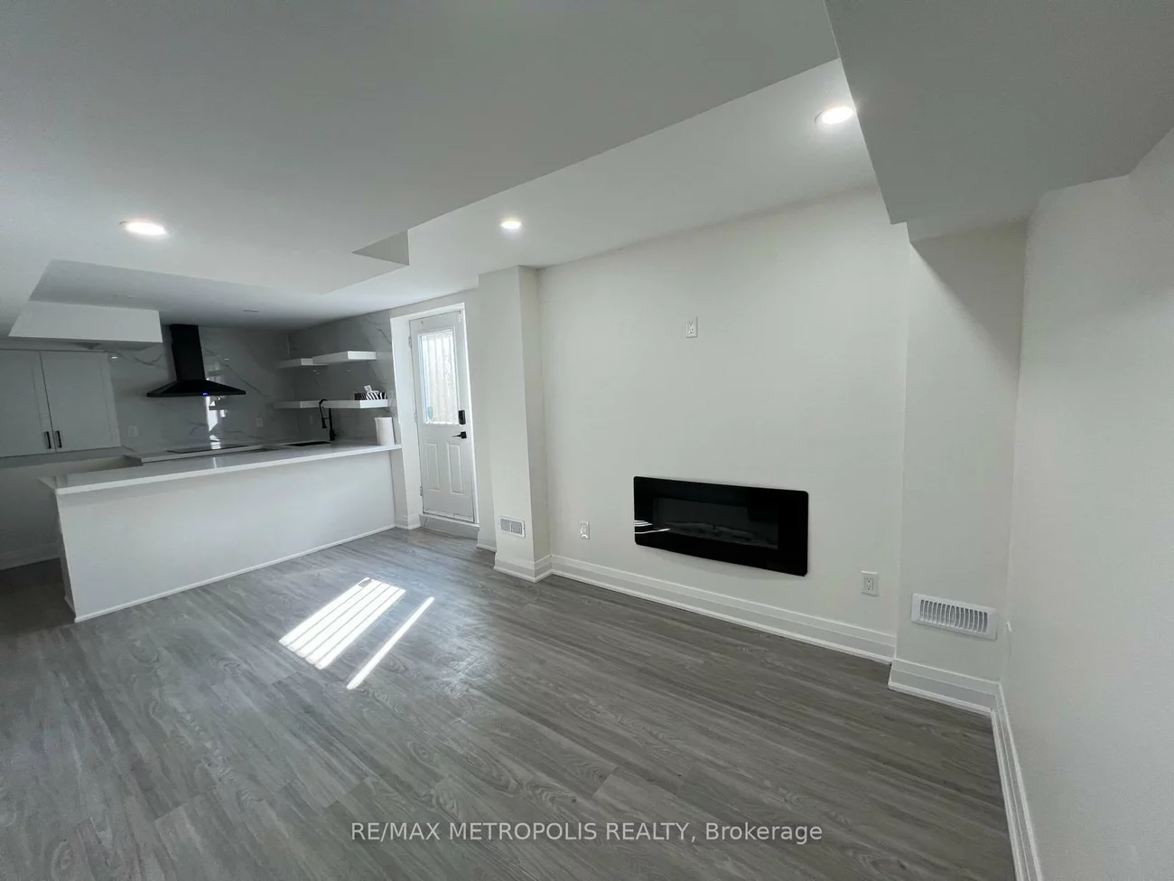 203, Gardiner, Bradford, Bradford West Gwillimbury