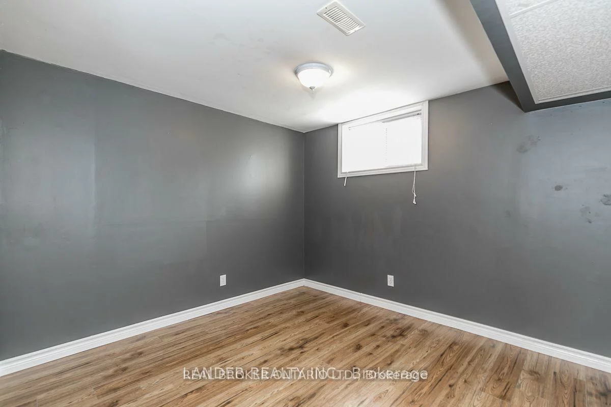 332, Walker (Basement), Bradford, Bradford West Gwillimbury