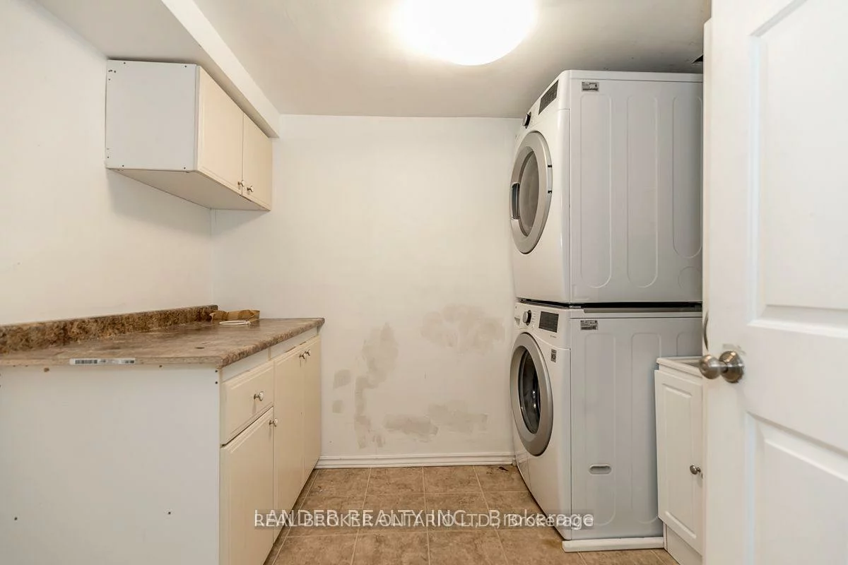 332, Walker (Basement), Bradford, Bradford West Gwillimbury