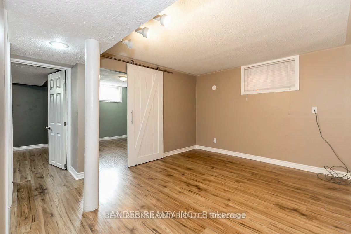 332, Walker (Basement), Bradford, Bradford West Gwillimbury