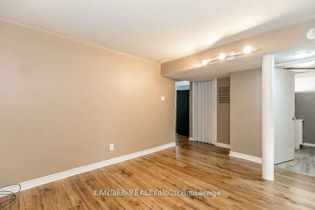 332, Walker (Basement), Bradford, Bradford West Gwillimbury