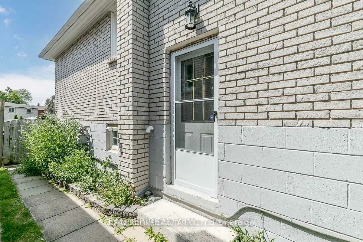 332, Walker (Basement), Bradford, Bradford West Gwillimbury