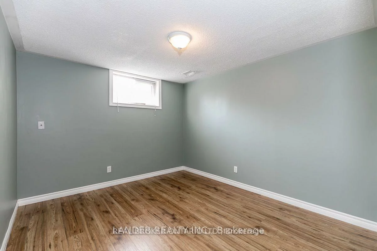 332, Walker (Basement), Bradford, Bradford West Gwillimbury