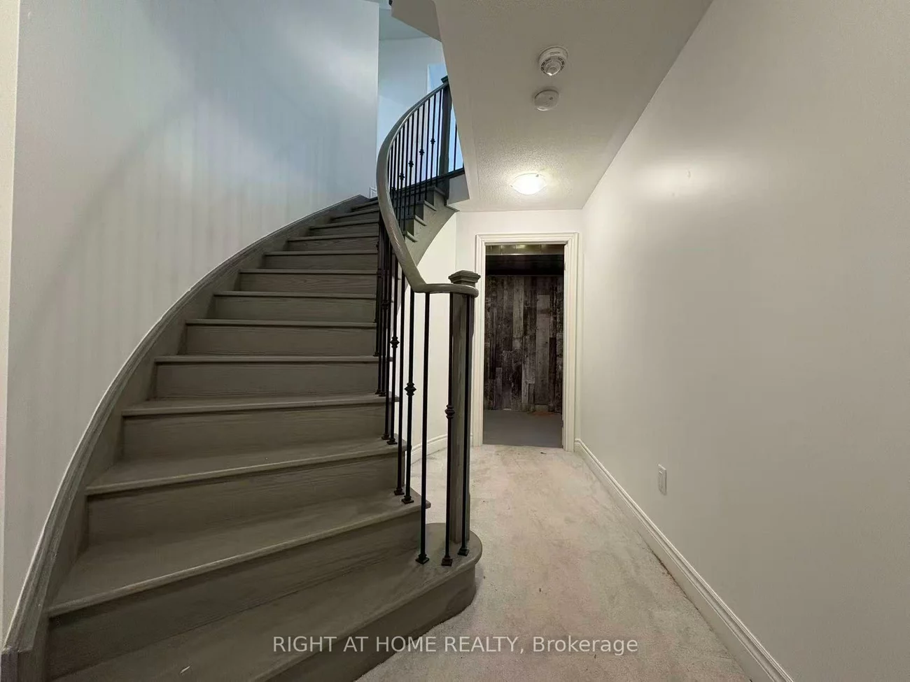 4, Empire, Bradford, Bradford West Gwillimbury
